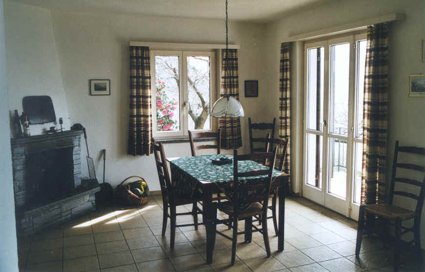 tisch.jpg (550251 bytes)